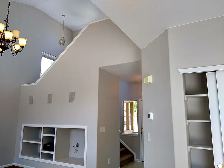 340 Andrew Dr — Photo 3