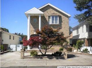 162 Hickory Ave, Staten Island, NY 10305