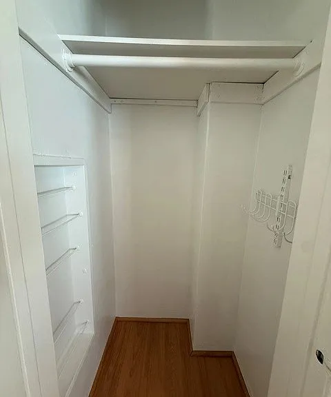 116 E Buckthorn St #H — Photo 10