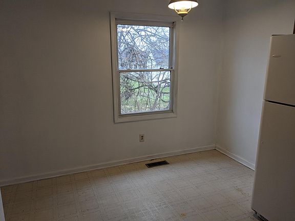 4th image of 1217 Northpointe Dr #B