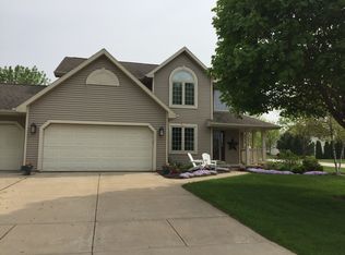 3420 Yorkshire Rd, Green Bay, WI 54311