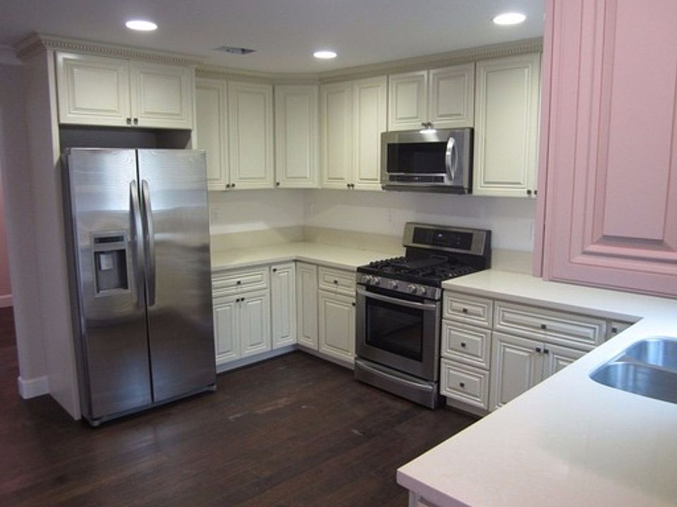 1st image of 410 Whitney Ave #0