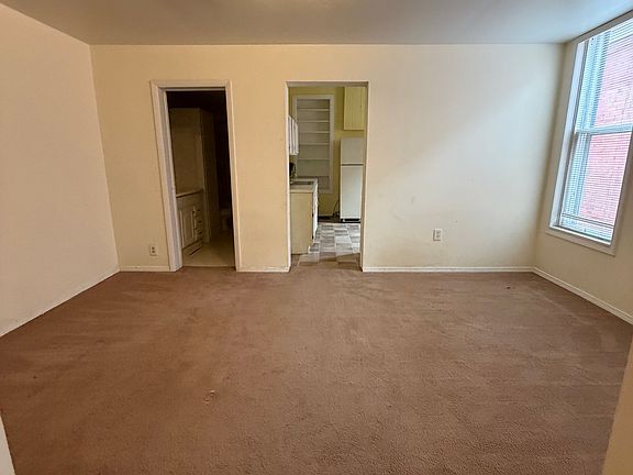 5th image of 1004 York St