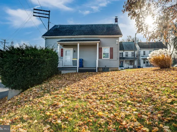 221 W Franklin St, Womelsdorf, PA 19567