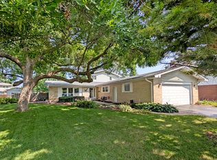 910 E Cherry Ln, Arlington Heights, IL 60004