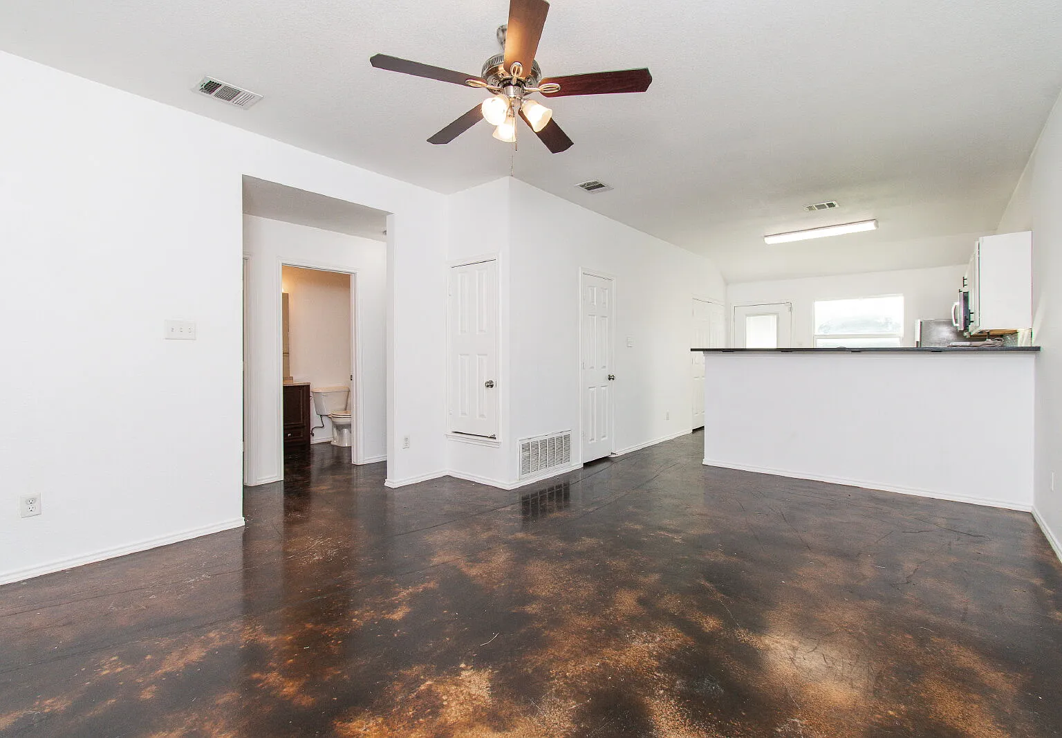 3 bed, 2.0 bath, 1201 sqft, $1,195 — Photo 3