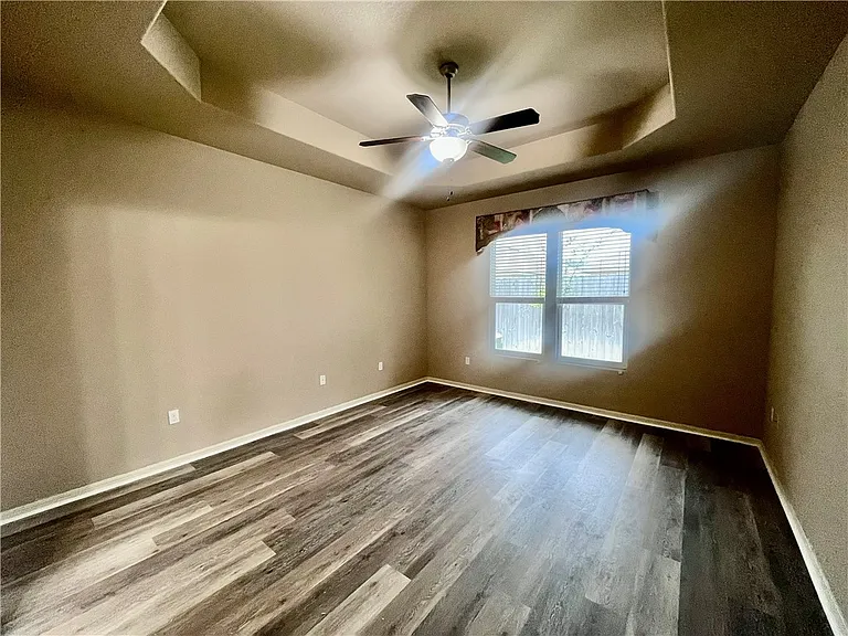 2113 Anacua St — Photo 13