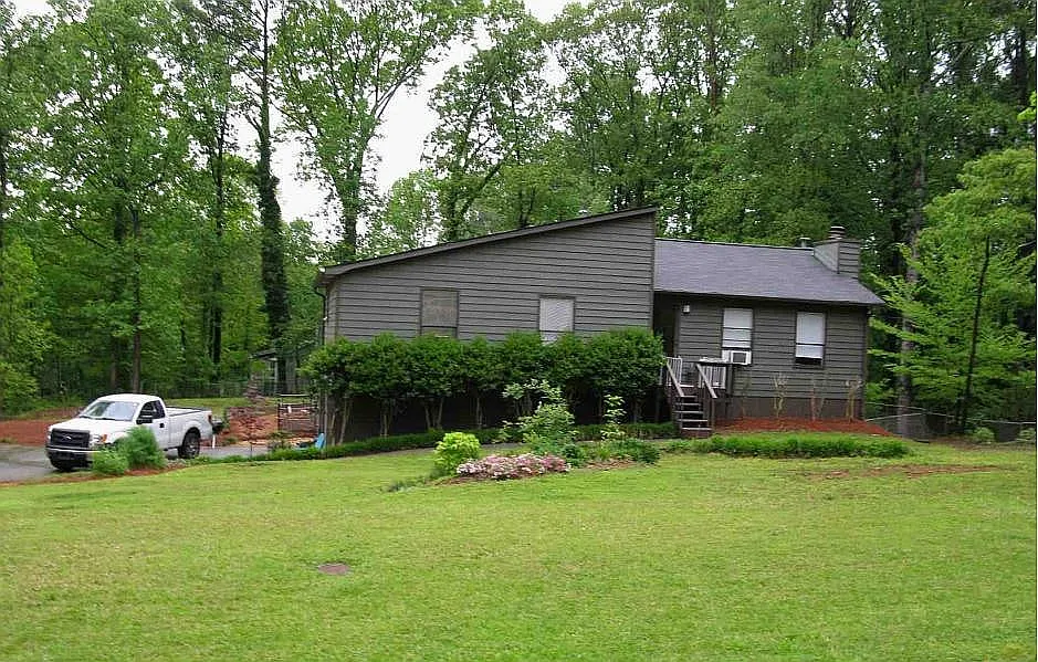 3041 Richmond Rd photo 1