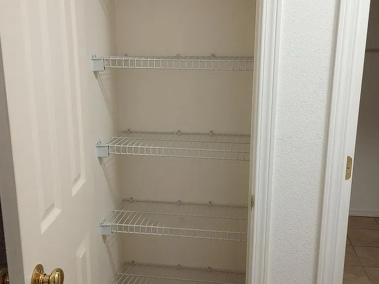 Vessey Park Apartments — Photo 42
