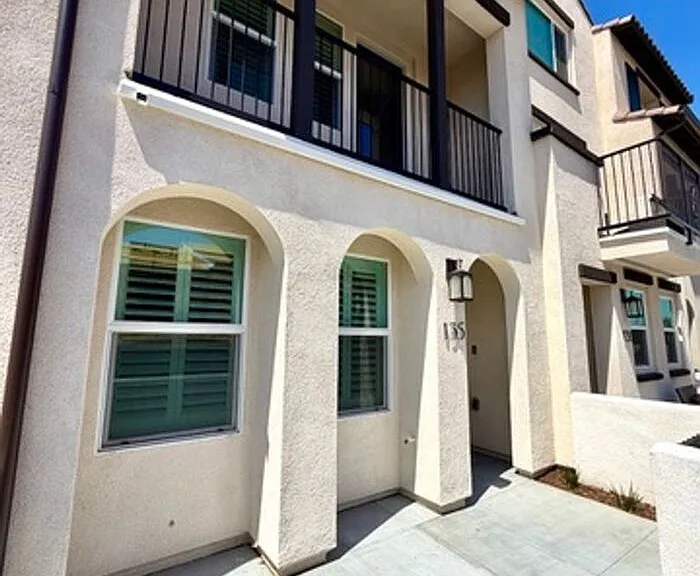 135 Evergreen Ln — Photo 3