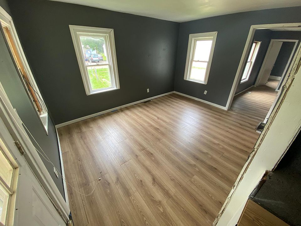 1st image of 636 W Green St #636