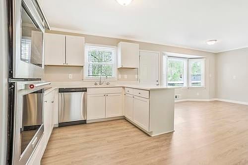 4th image of 30 Country Creek Ct