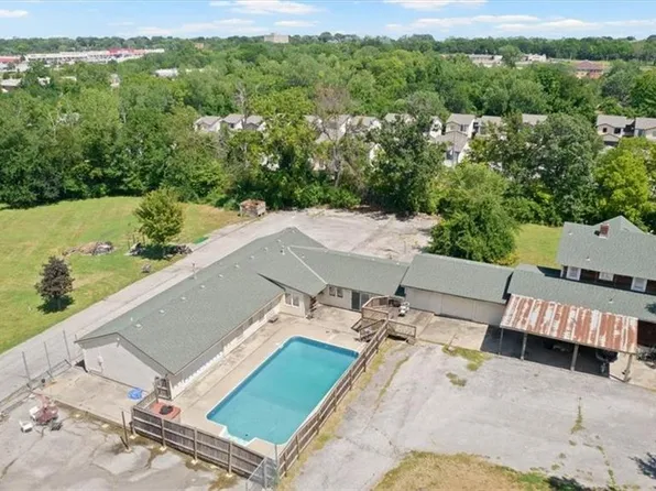 6540 James A Reed Rd, Kansas City, MO 64133