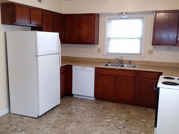 2nd image of 468 Whispering Hills Dr