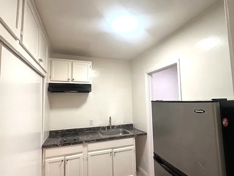 6126 Eleanor Ave — Photo 5