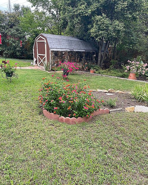 1st image of 1902 S West Dr