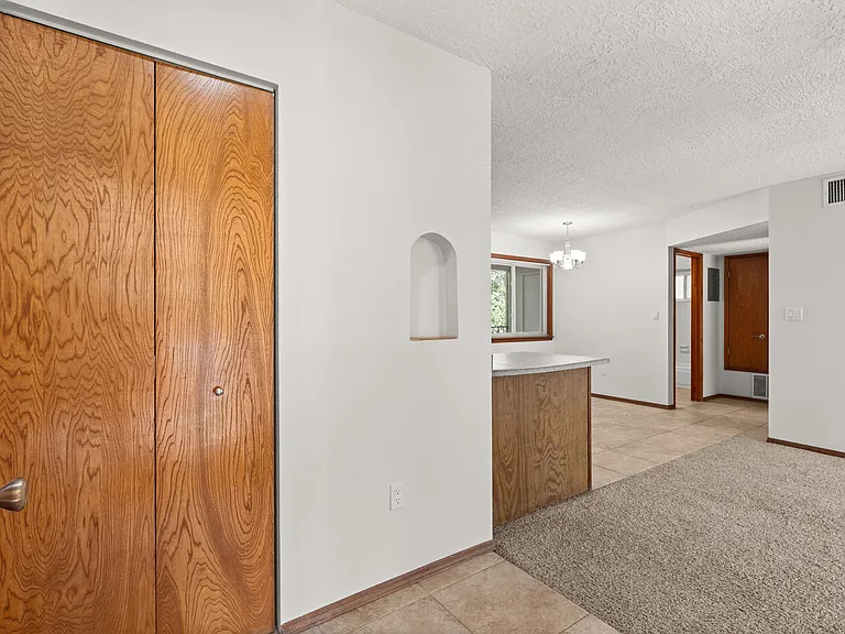 Cloverleaf Apartments — Photo 4
