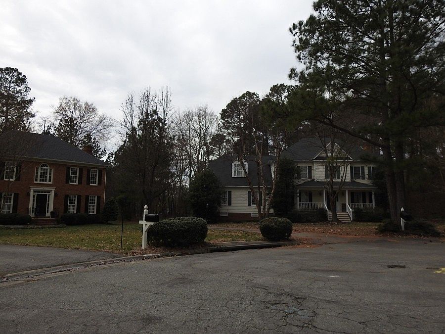 2nd image of 10305 Capilano Pl