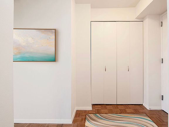 5th image of 420 E 61st St APT 21D