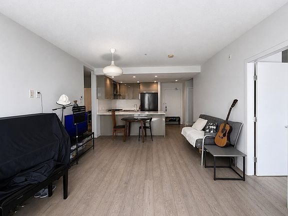 5th image of 3581 Ross Dr #417