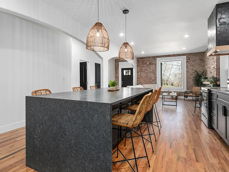 1822 Summit St #A — Photo 11