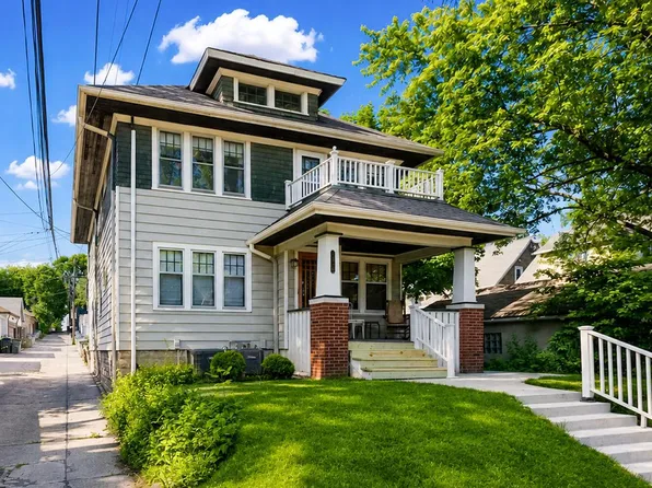 1020 E Manitoba STREET, Milwaukee, WI 53207