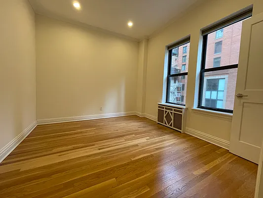 Rented by M G Commercial Realty | media 9