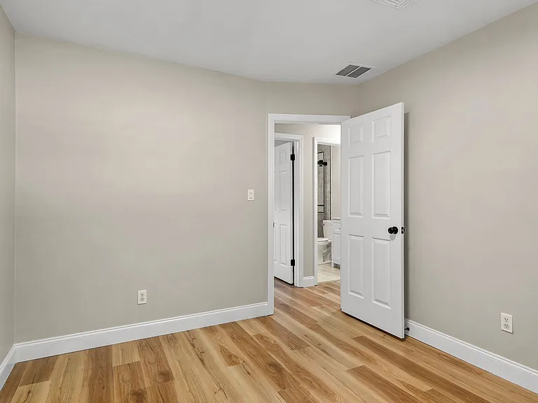 527 Cornwall Rd — Photo 27