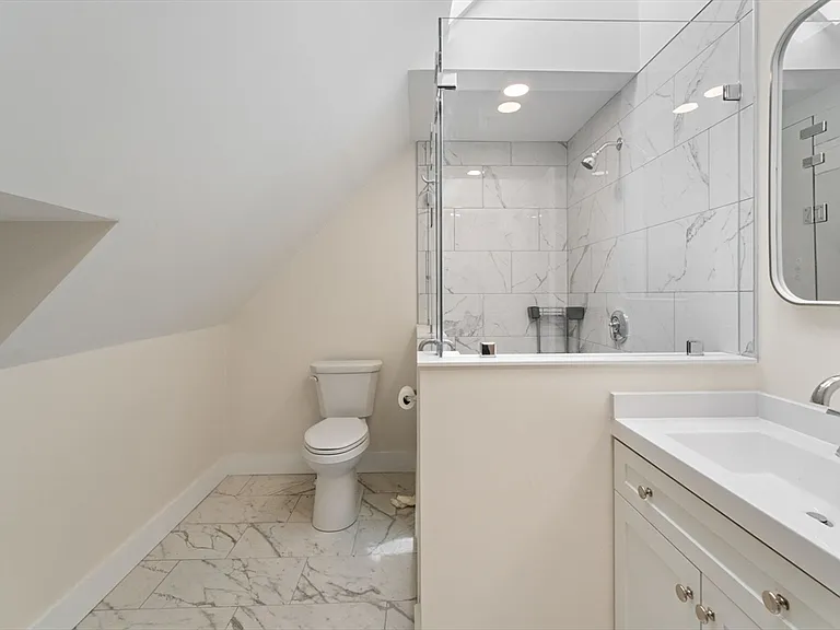 29 Sylvan St #2 — Photo 13