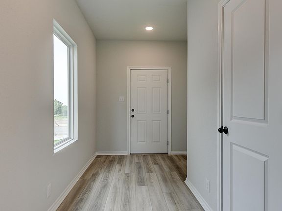 Hennersby Hollow - Travis Interior Image 2