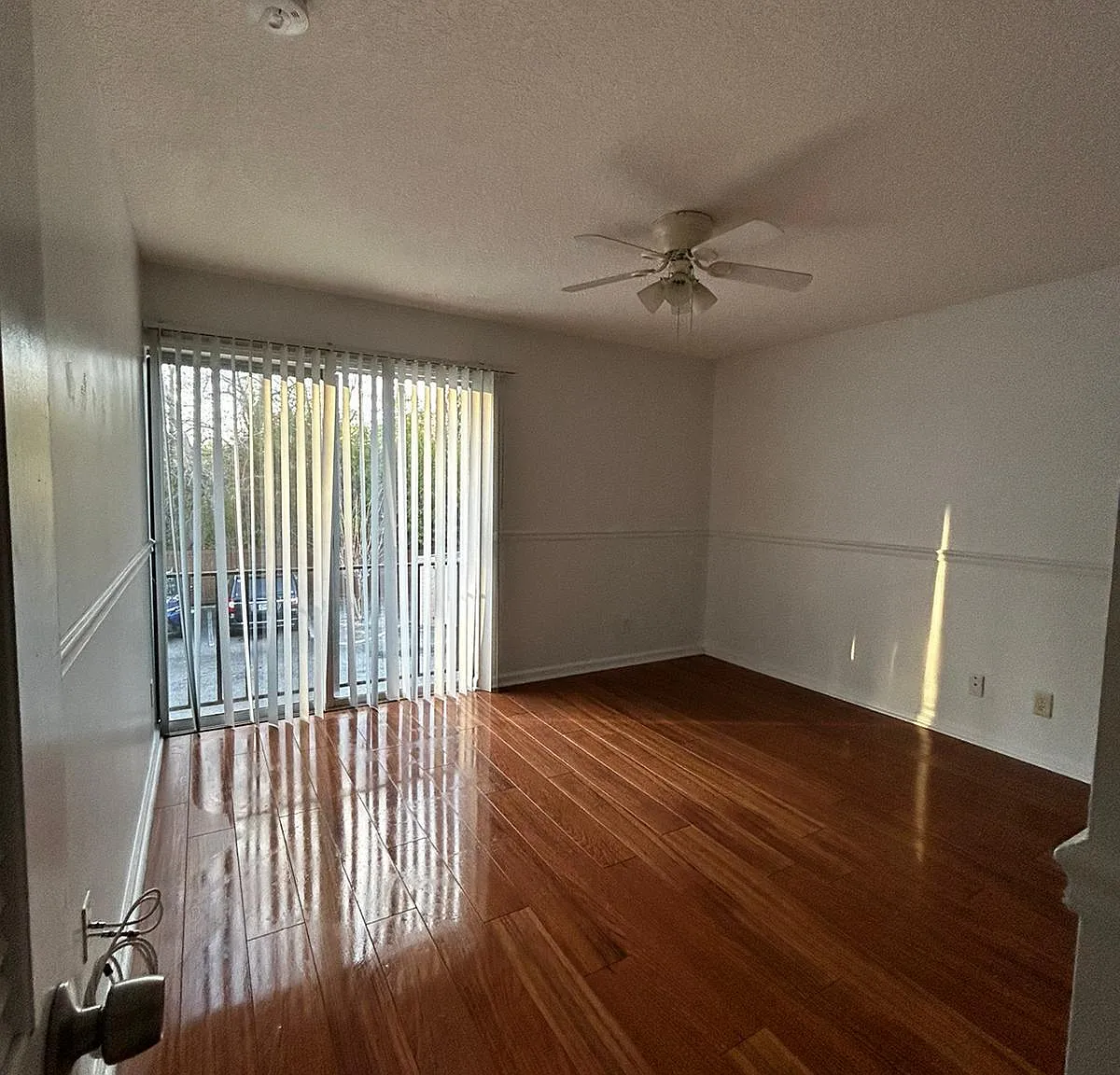 3 bed, 2.0 bath, 1276 sqft, $1,800 — Photo 2
