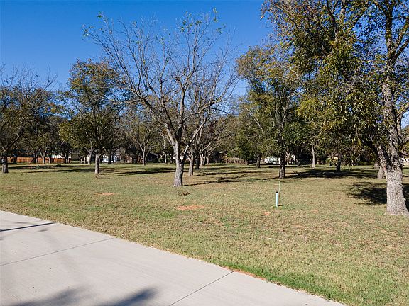 5th image of 8009 W Landings Rd