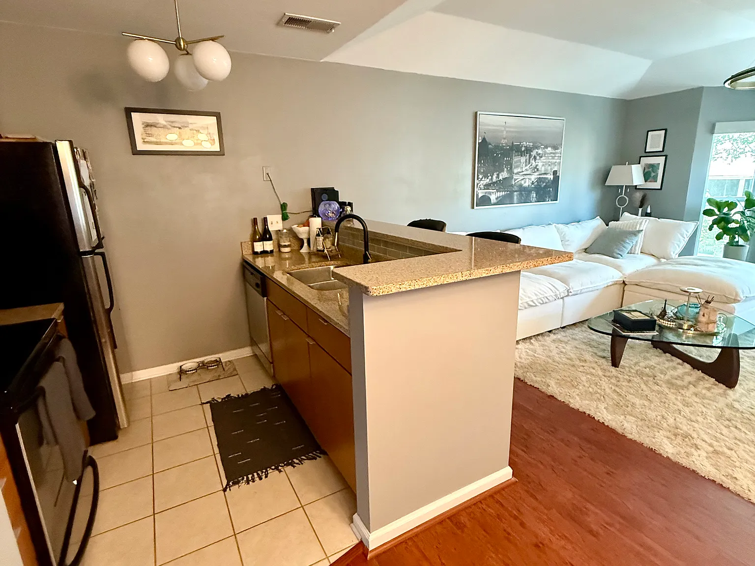 1 bed, 621 sqft, $2,400 — Photo 2