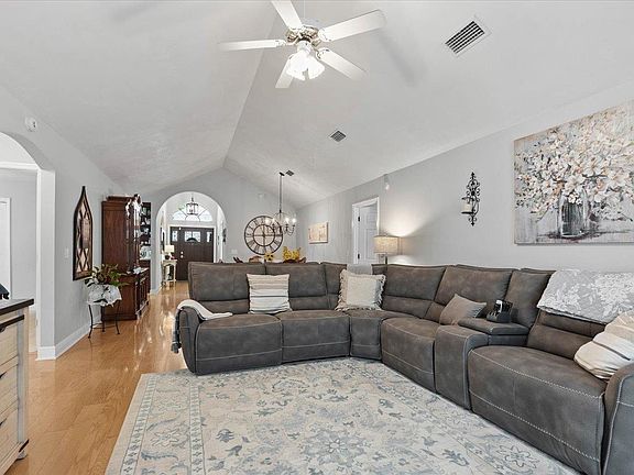 5th image of 4017 Forsythe Park Cir