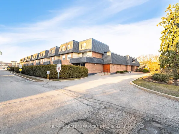 580 Mary St E #105, Whitby, ON L1N 2R3