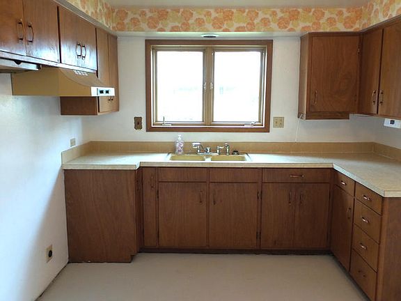 2nd image of 121 Highland Ave