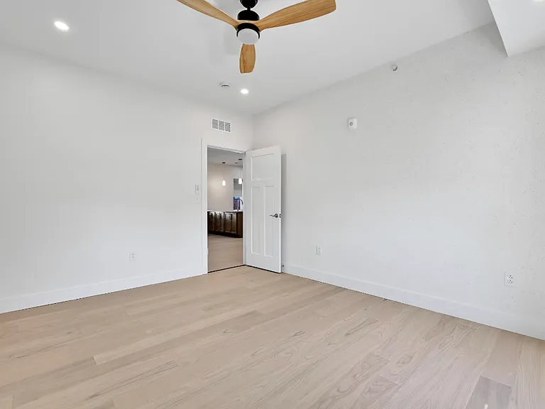 132 E Market St #204 — Photo 9