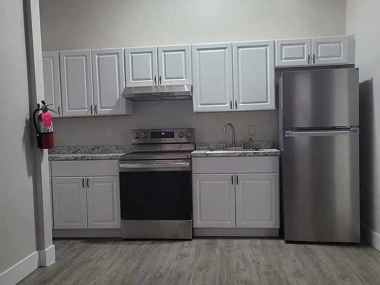 8-10 King St #6 — Photo 1