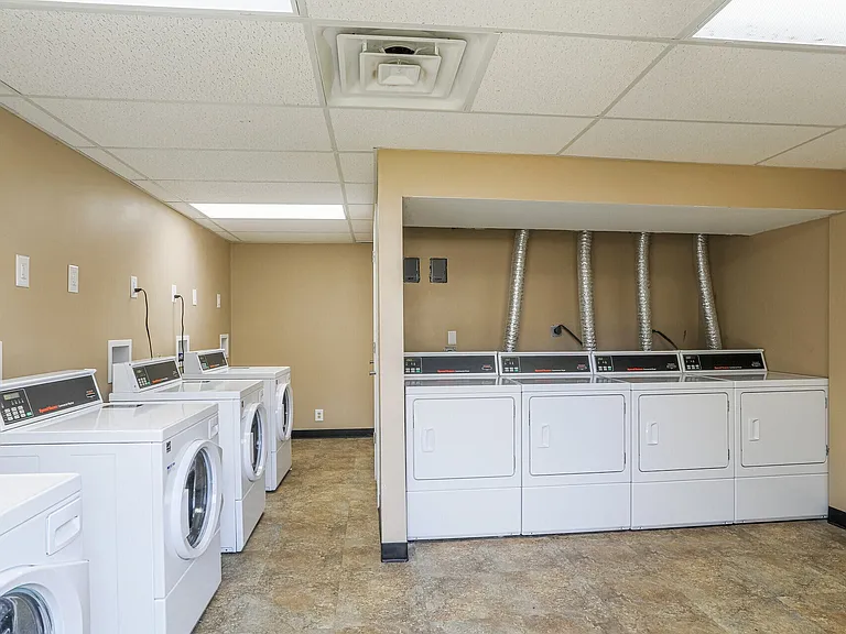 Brandywine Crossing Apartments — Photo 15