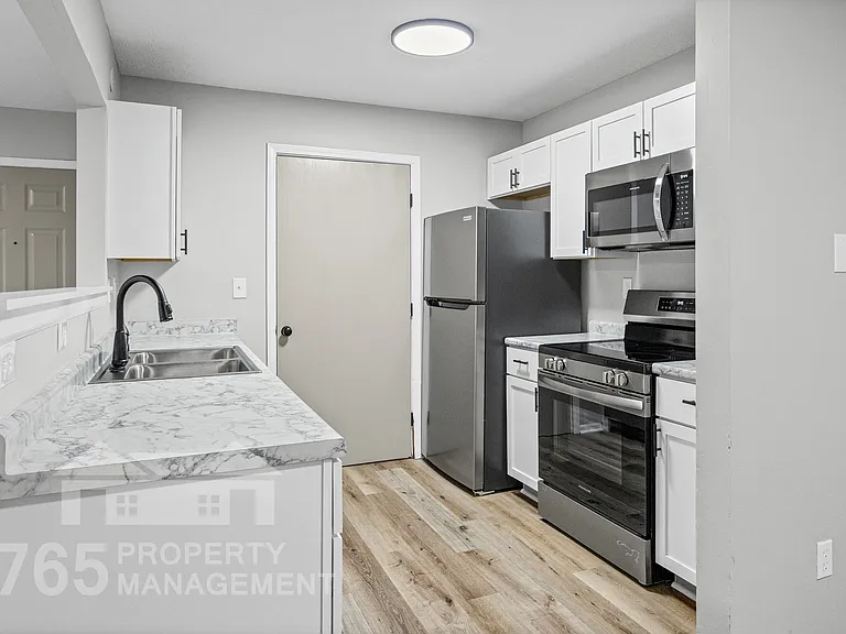 70 Bridgewater Ct #12 — Photo 5