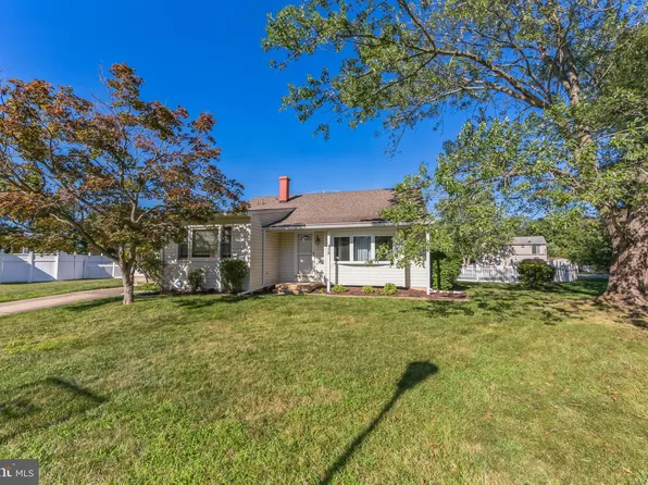 38 Woodfield Ct, Newark, DE 19713