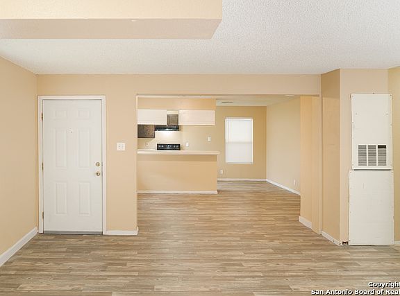 3rd image of 3426 Gateway Dr