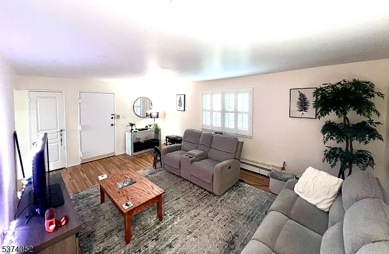 2 bed, 1.0 bath, $2,600 — Photo 3