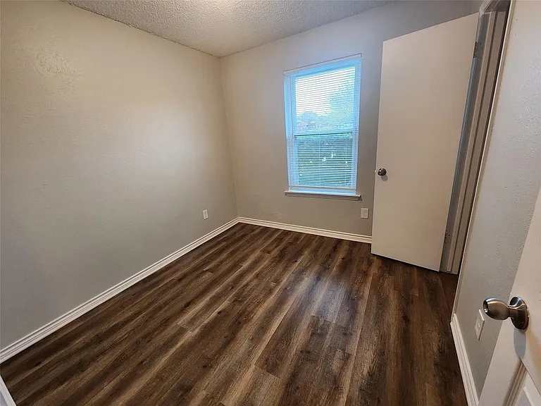 10129 Peppertree Ln — Photo 12