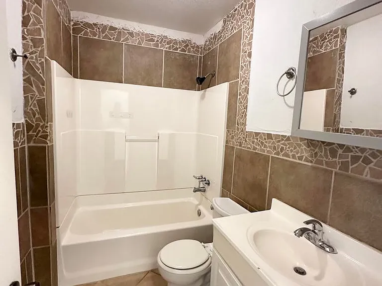 2209 W Kentucky Ave — Photo 5