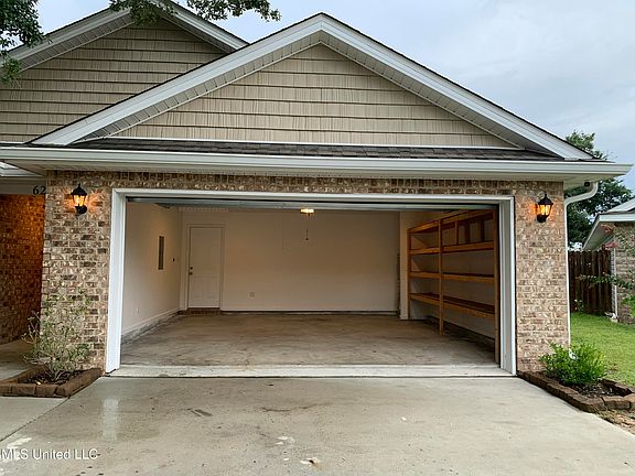 3rd image of 628 Verbena Dr