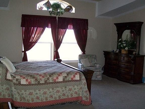 Master Retreat
						:
						Huge master with walk-in closet, separate shower area. Oversize soaking tub.