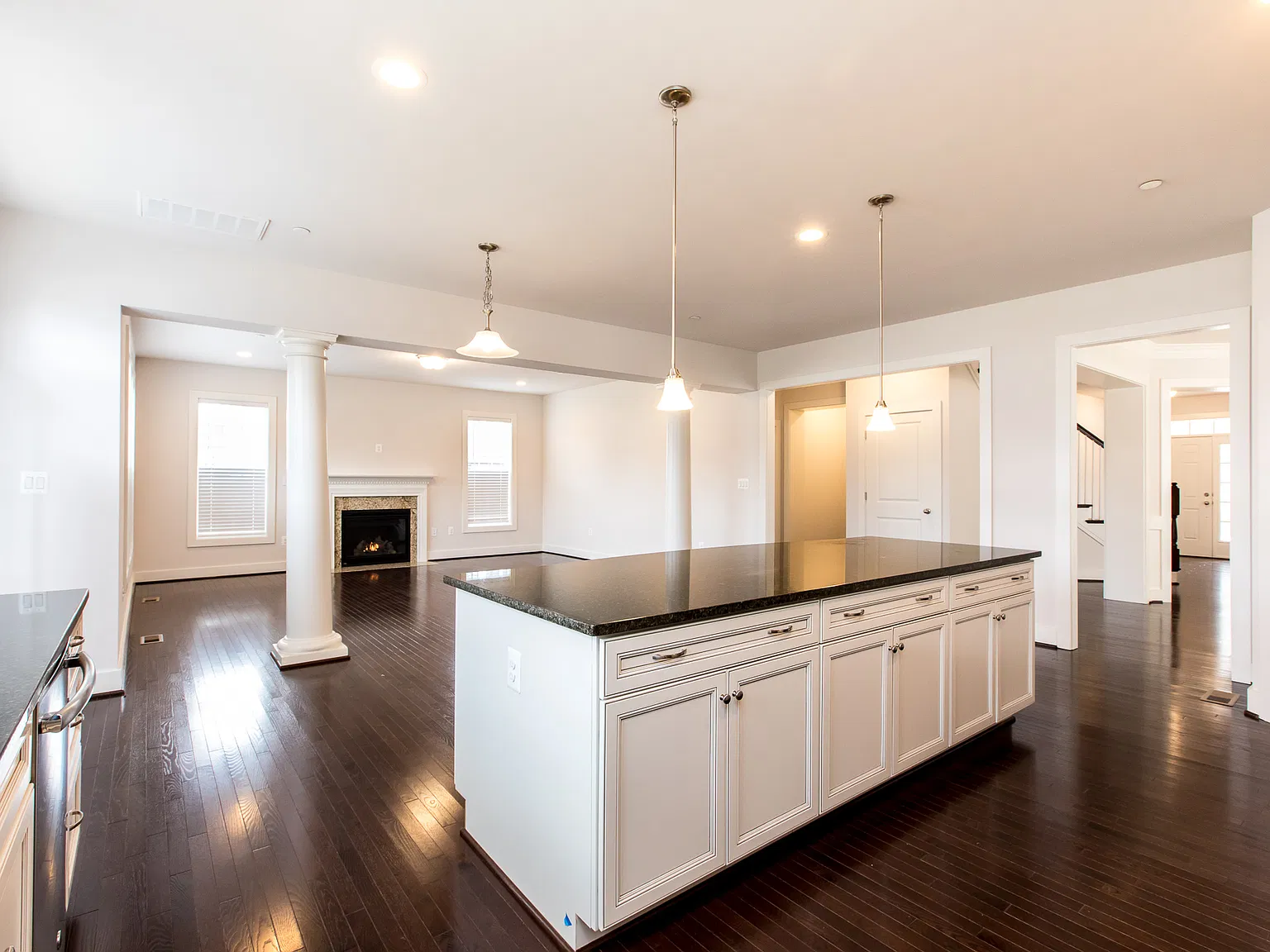 4 bed, 3649 sqft, $6,150 — Photo 4