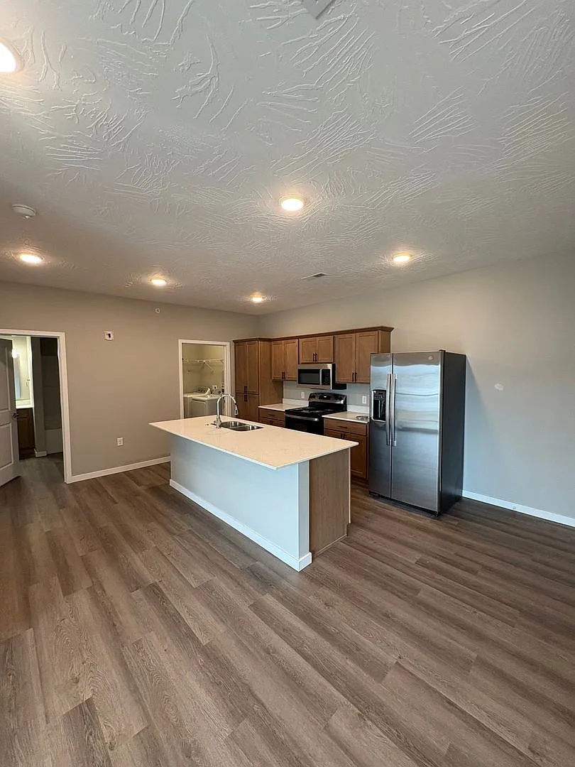 Salem Ridge Apartments — Photo 3