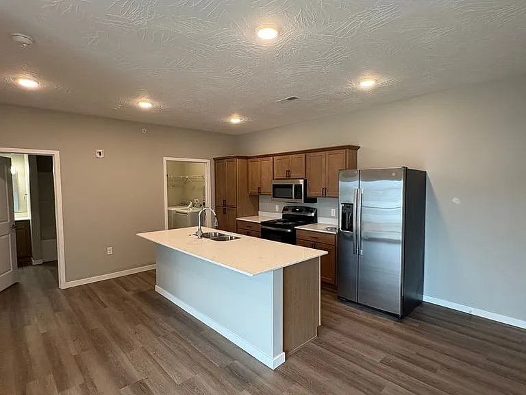 600 Salem Ave SE — Photo 3